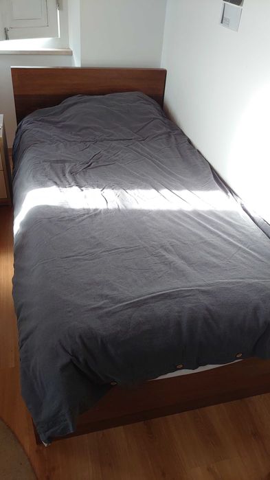 Cama com estrado 200x90