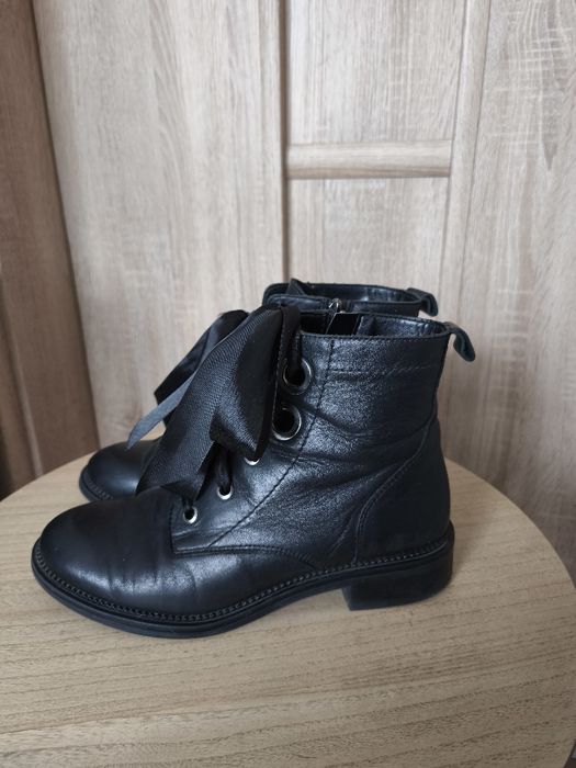 Czarne wiązane botki workery Contes skóra naturalna