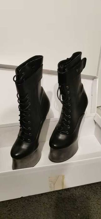 Kozaki na platformie sznurowane czarne