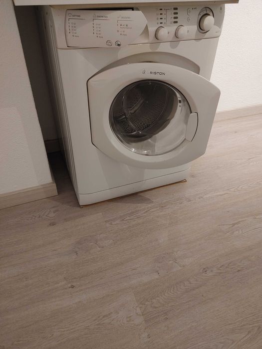Máquina de lavar e secar roupa Ariston