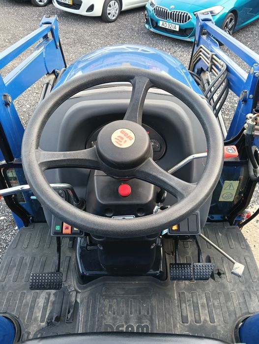 Trator 30cv 2023 , 41h de uso!