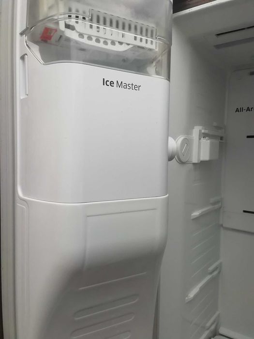 Lodówka Samsung Side RH57H90507F (uszkodzona).