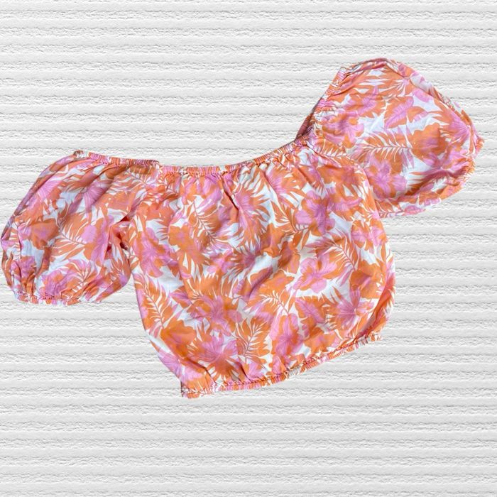 Жіночий топ різних фасонів