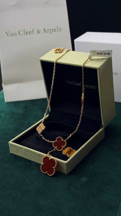 Колье из желтого золота  в стилеVan Cleef &Arpels