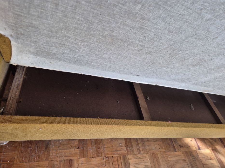 Sofa cama bege antigo