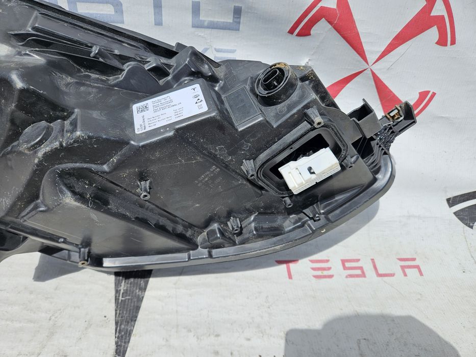 Фара ліва Tesla Model 3 2021-2024р.