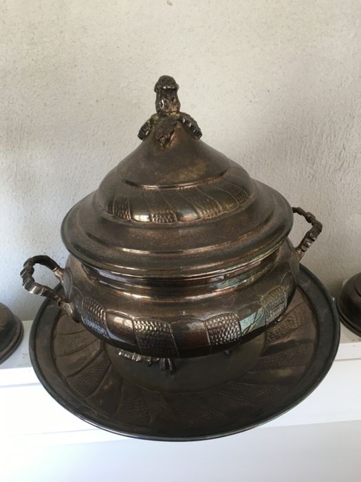 Terrina com travessa em estanho