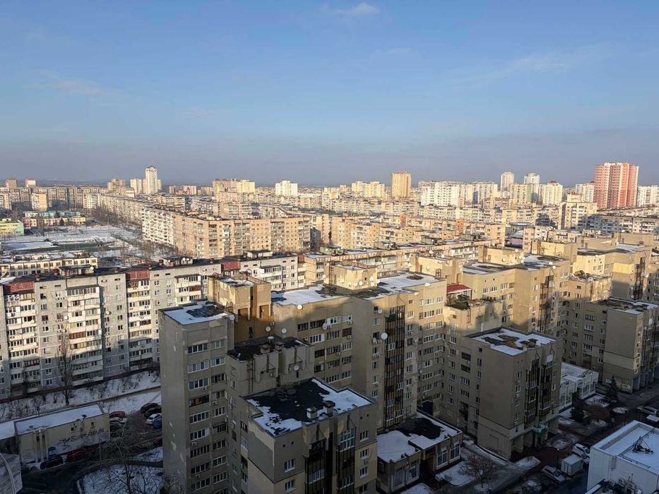 Видовий Loft-простір 92 м² з терасою , метро Мінська , Для офісу, студії або проживання. Без %.
