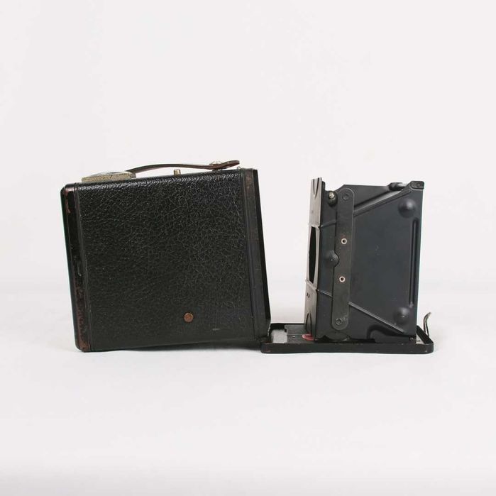 Máquina fotográfica Kodak Six-20 Brownie Model D