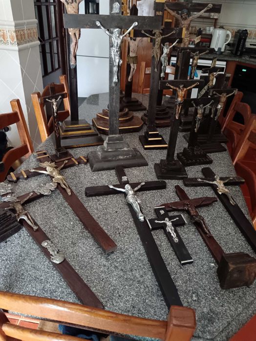 Crucifixos antigos restaurados