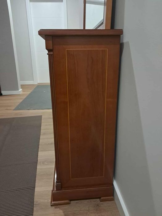 Movel de cerejeira e espelho