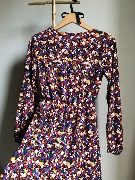 Vestido floral manga comprida.