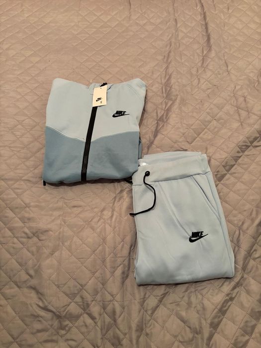 Nike tech fleece 2024