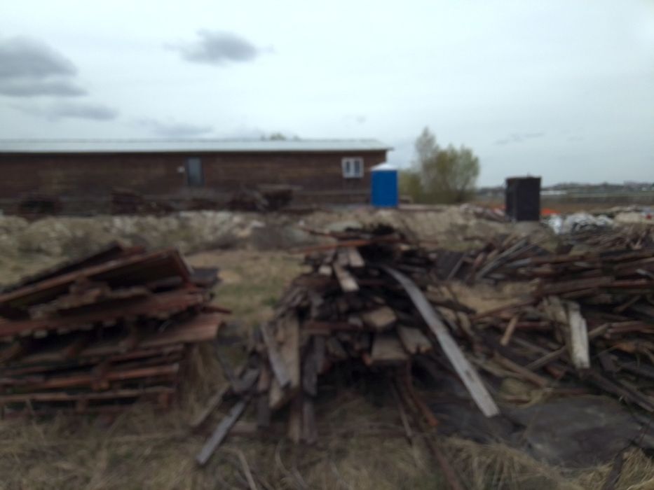 Бытовку вагончик на 6 человек есть электричество и другое