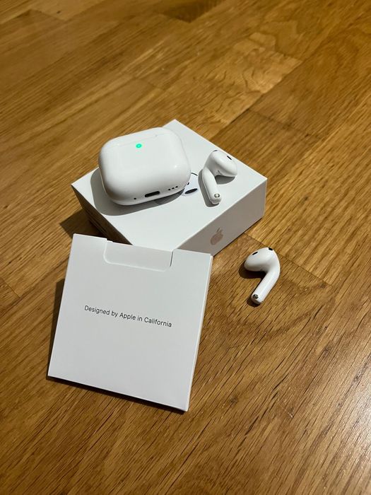 AirPods 4 completamente novos