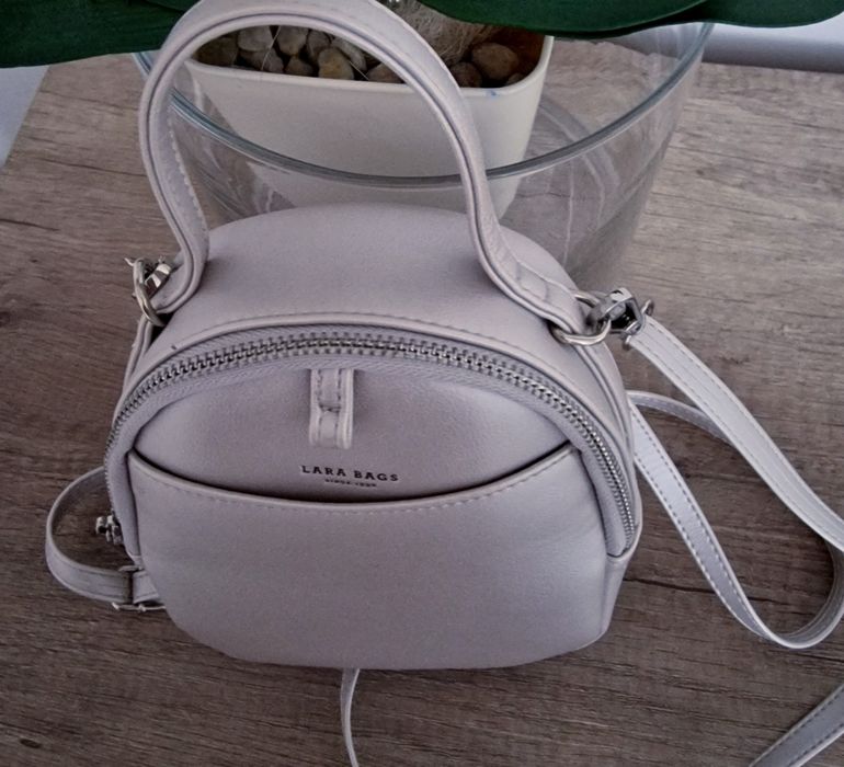 Srebrny mini plecaczek"Zara".