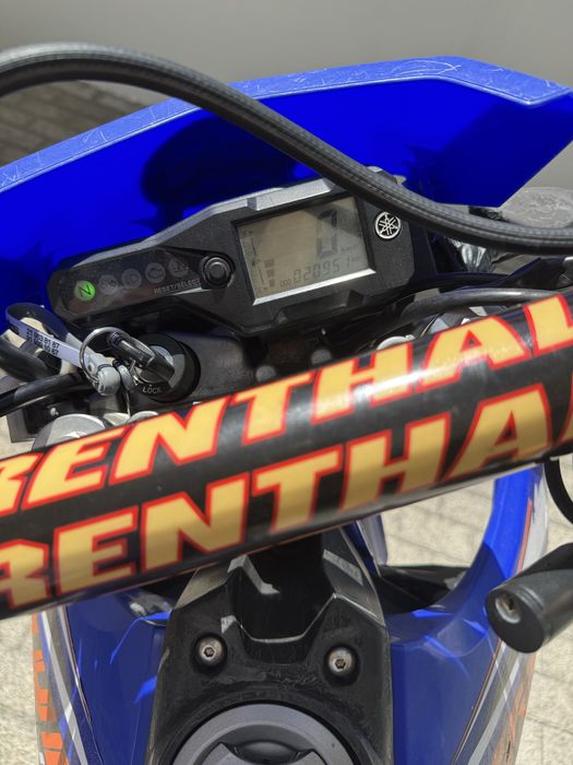 Mota Yamaha WR 125R de garagem