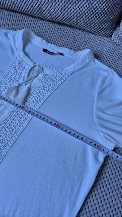 Bluzka Bonmarche z ozdobnym dekoltem i frędzlami
