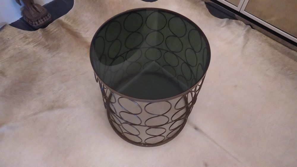 1 mesa de apoio dourada c/ vidro NOVA