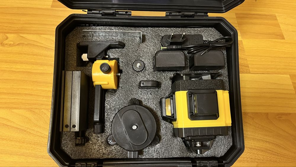 Нівелір лазерний в кейсі