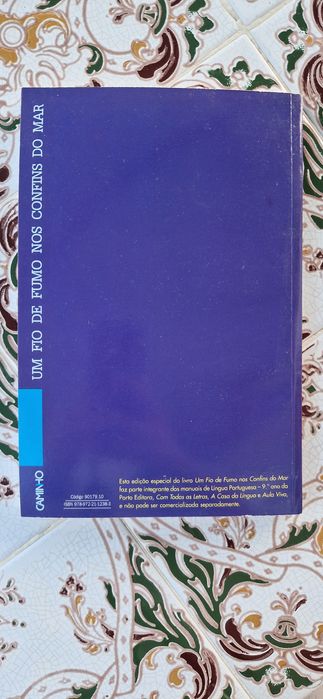 Livro Um fio de fumo nos confins do mar