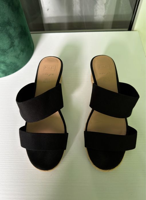 Босоніжки шляпки шльопанці тканинні на широку ногу 38  на танкетці