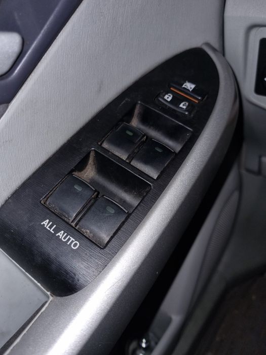 Przełącznik podnośnik lewy przód szyby toyota prius 3 Europa 2009r