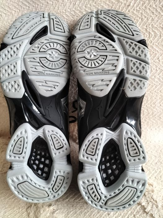 Mizuno Wave Bolt  7.