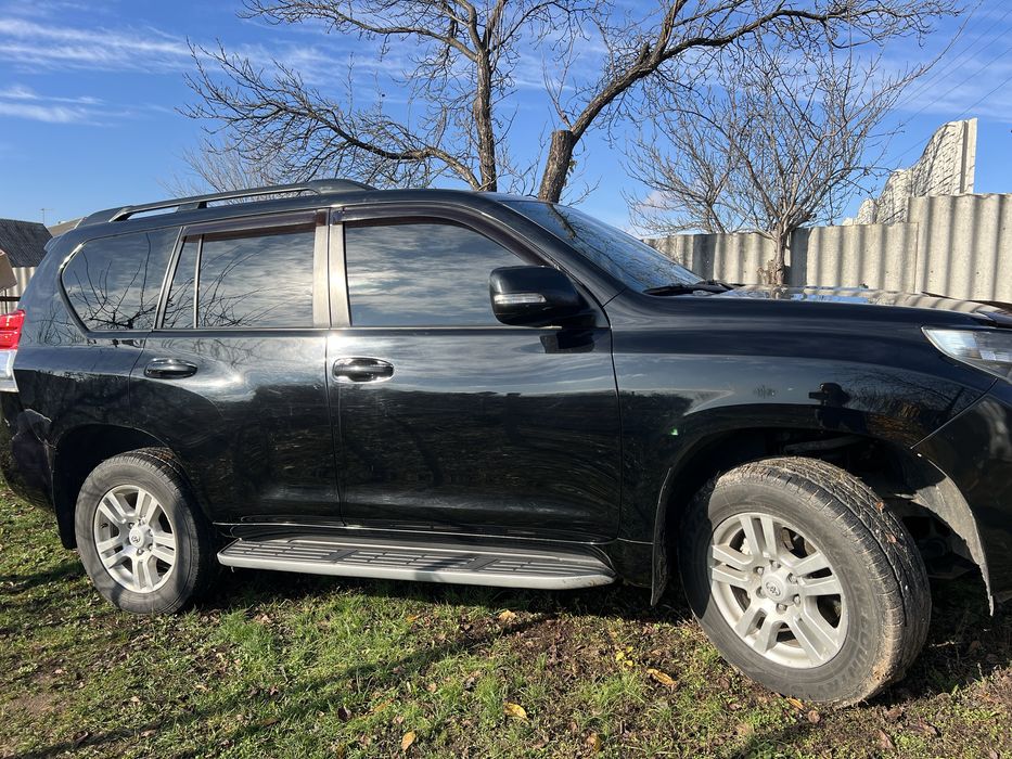 Продам машину Toyota land cruiser 150
