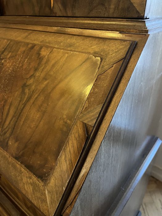 Vitrine-secretaria de madeira