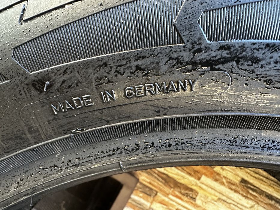 Зимние шины Goodyear UltraGrip Performance + SUV 235/55 R18 104H XL