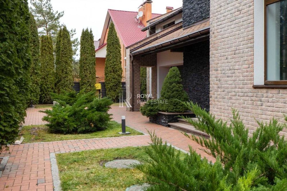Оренда приватного будинку 378 м²  в Лісниках із басейном, СПА-зоною басейн