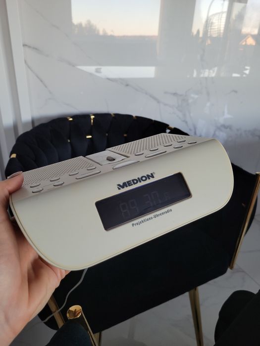 Radio firmy Medion, z projektorem