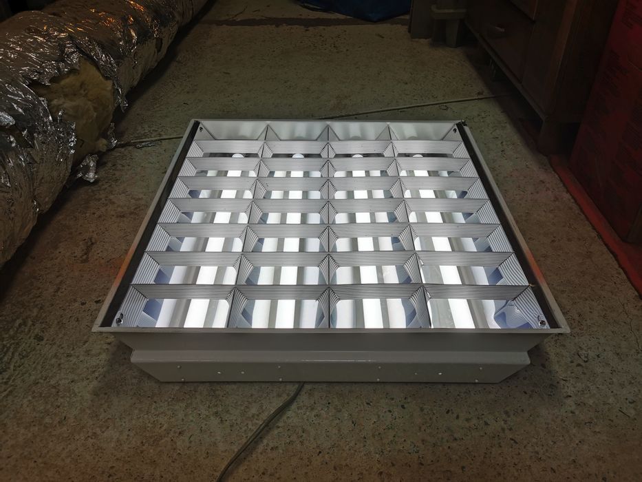 2 Oprawy LED 4x9w rastrowe 60x60cm do warsztatu/garażu
