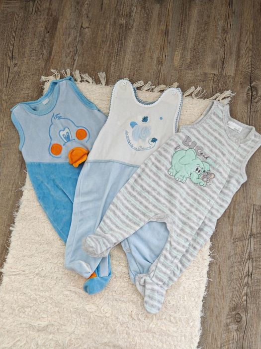 Komplet 3 pajaców zakryte stópki na ramiona