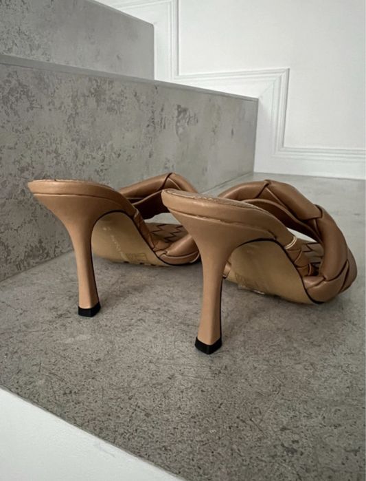 Bottega 36 klapki skórzane