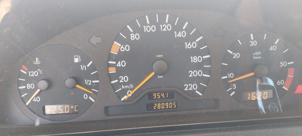Mercedes c200 1997 nacional ,todos os dias a trabalhar e com inspecção feita até Novembro,