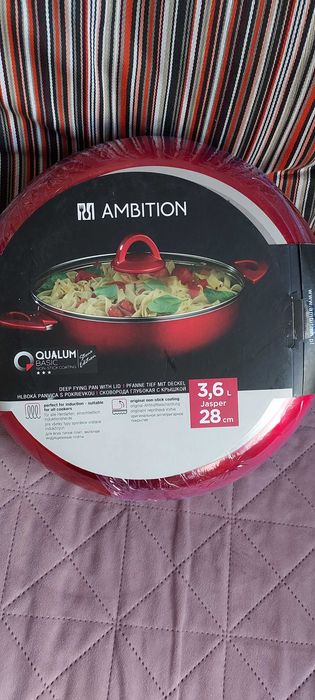 Patelnia głęboka z pokrywą Ambition.