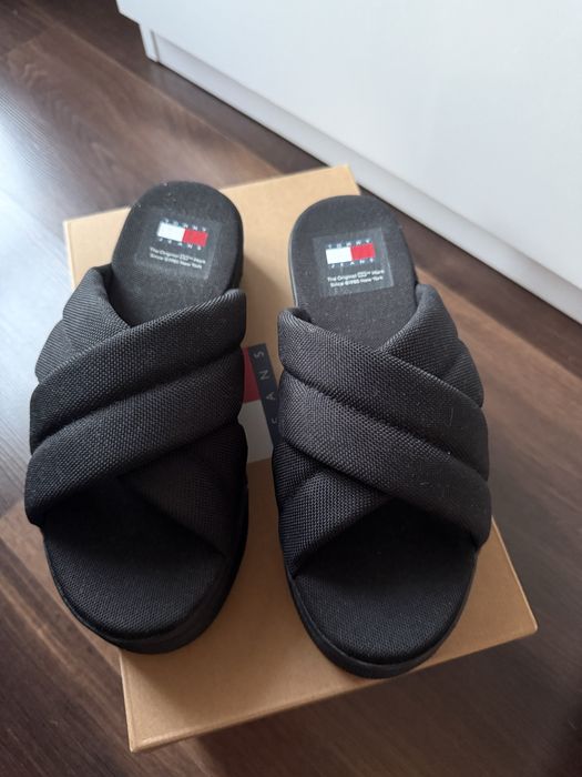 Buty klapki Tommy Jeans Tjw Lettering Flatform damskie czarne na koturnie 38