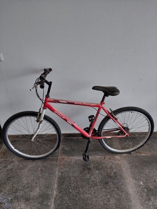 Bicicleta usada para reparar