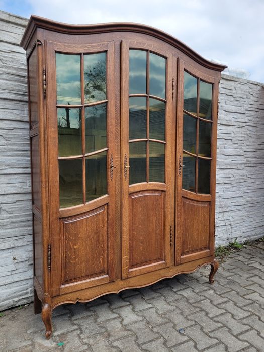 Elegancka dębowa witrynka Ludwikowska.