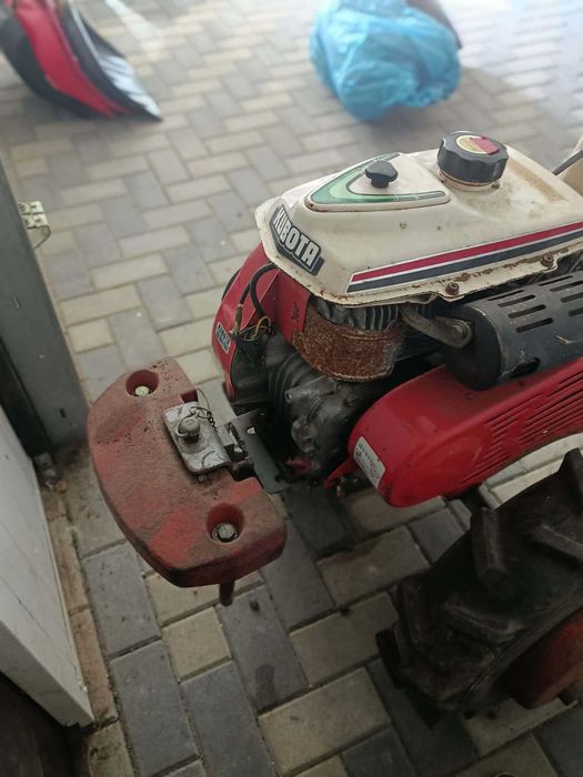 Traktor/dzik Kubota z przyczepką