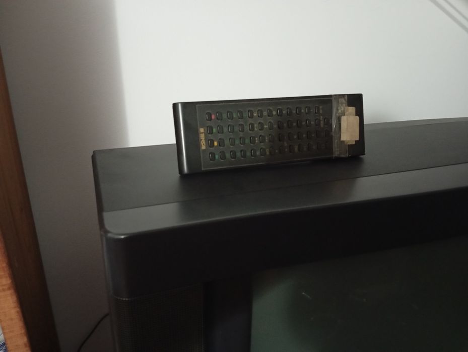 Televisão antiga a funcionar429592436665886722