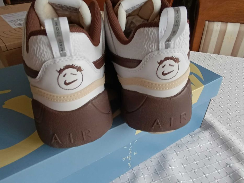 (r. 45,5) Nike Zoom Field Jaxx Travis Scott Light Chocolate HQ3073,100