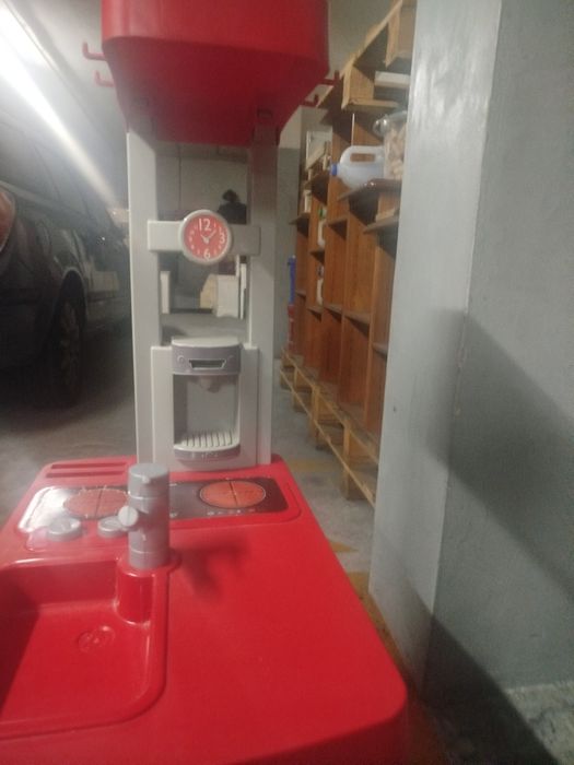 Cozinha e kit de limpeza de brincar