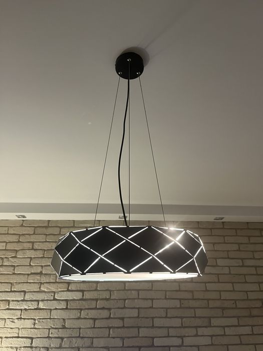 Czarna lampa wisząca