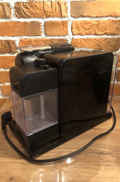 Кавомашина Delonghi nespresso