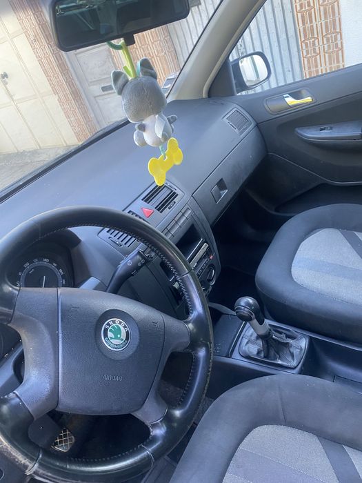 Carro de marca skoda fabia