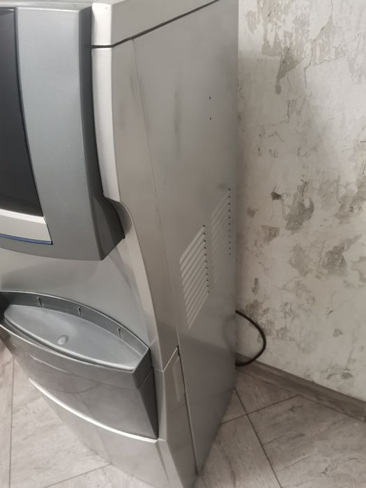 Кулер для воды напольный гарячая и холодная