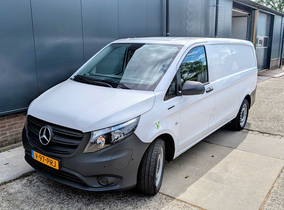 Mercedes-Benz eVito 66 kWh | 2024 | 21.130 km | Carregamento Rápido